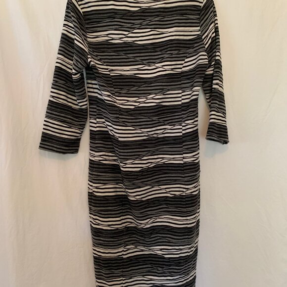 Metalicus Black & White Striped Stretch Dress – Size M – 3/4 Sleeve - Picture 2 of 4